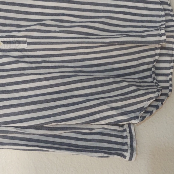 SLIGHTLY USED OLD NAVY LONG SLEEVE BUTTON SHIRT VERTICAL STRIPES SIZE XS - Picture 7 of 14